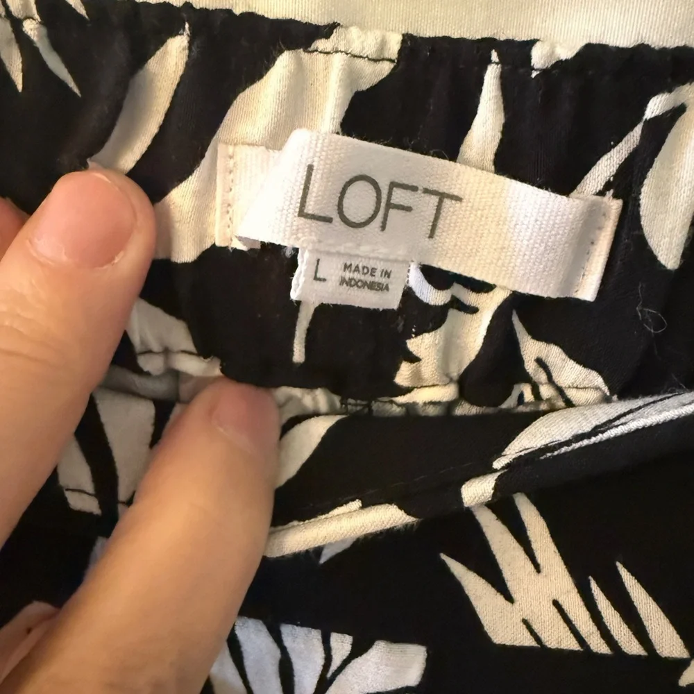 LOFT Monochrome Leaf Pattern wide leg trousers size L - Picture 4 of 7